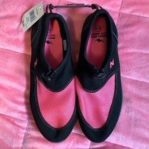 NWT Water shoes
